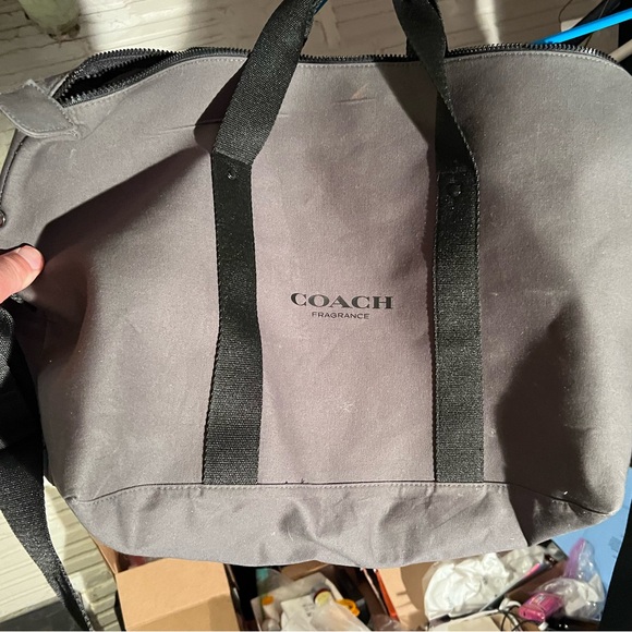 COACH army green duffle bag. Used it for a weekend trip and zipper broke - Picture 8 of 8